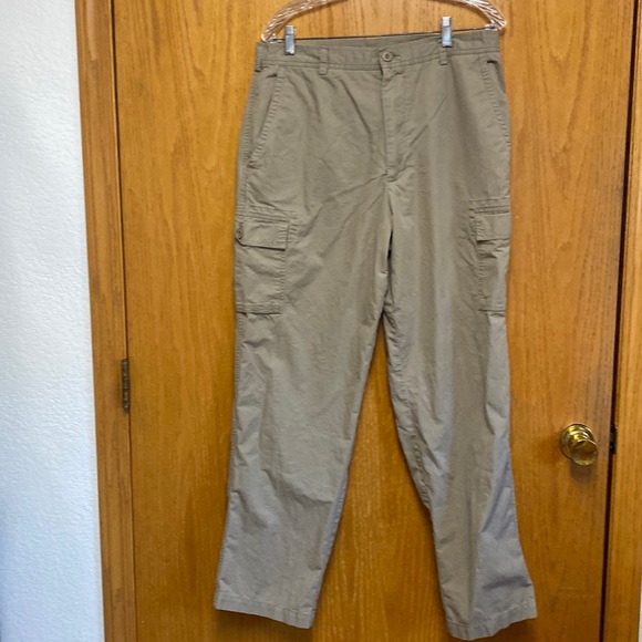Roundtree & Yorke Men’s Cargo pants size 34/32. Excellent condition - Picture 1 of 6